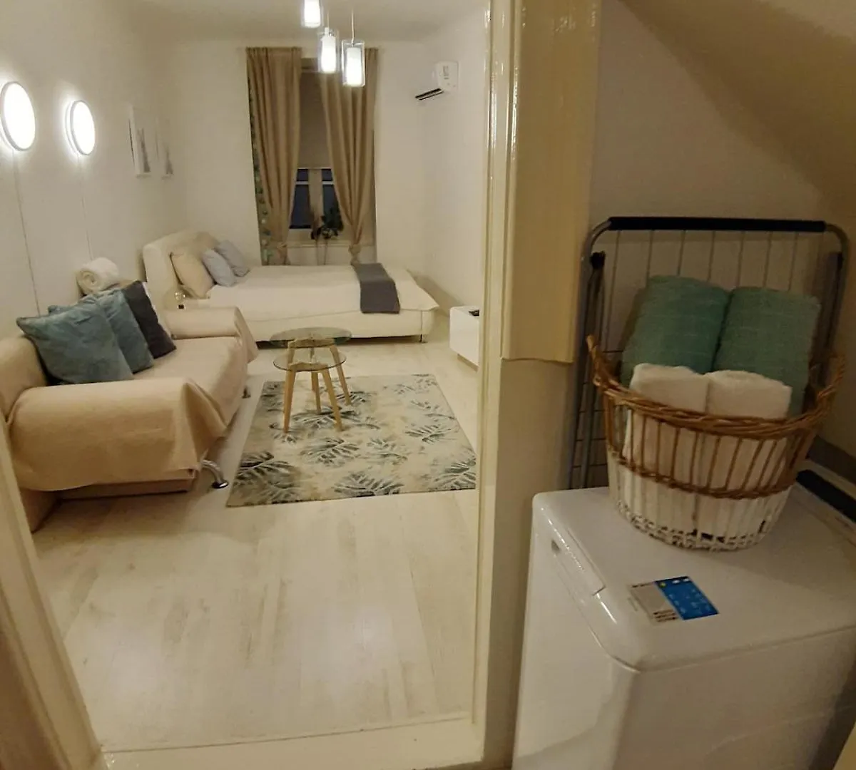 Palace District, Leisurely Nest In Crowded Dwntwn Budapest
