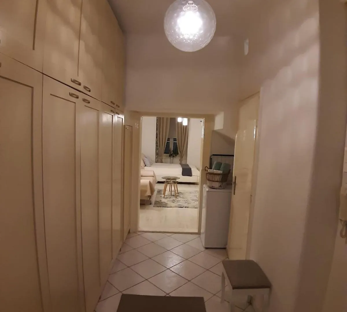 Apartment Palace District, Leisurely Nest In Crowded Dwntwn Budapest Hungary
