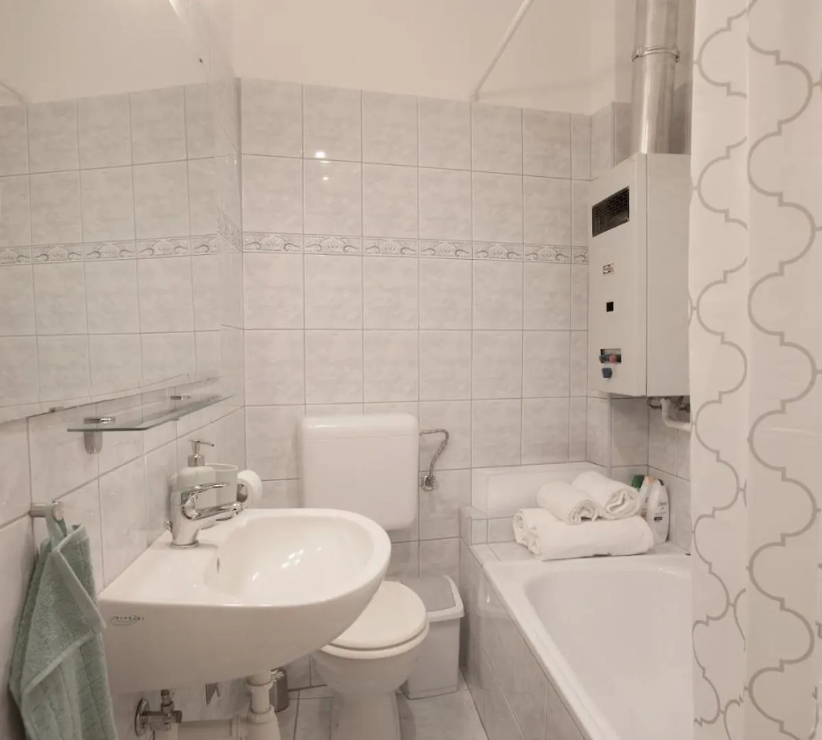 Palace District, Leisurely Nest In Crowded Dwntwn Budapest Apartment