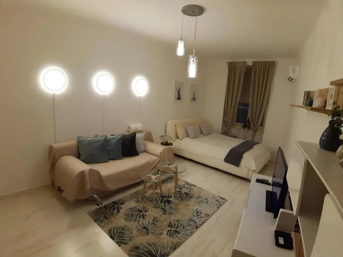 Palace District, Leisurely Nest In Crowded Dwntwn Budapest Hungary